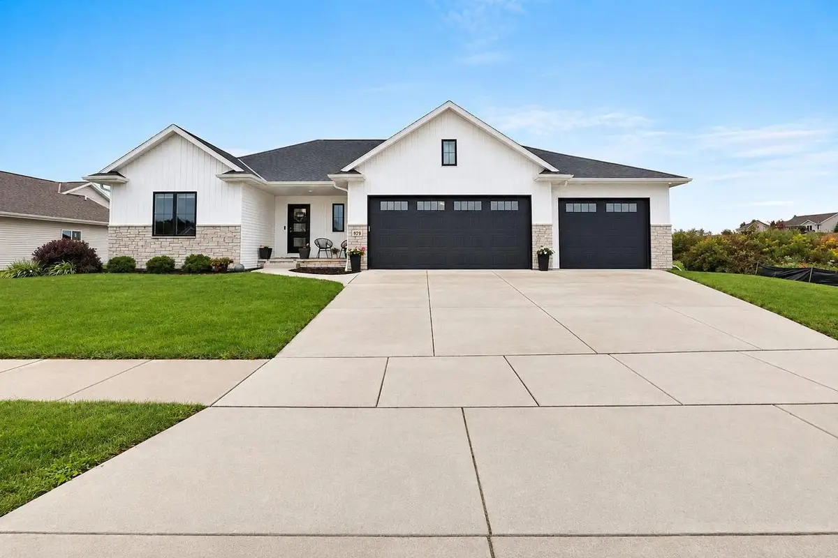 928 MENDOTA DRIVE, Green Bay, WI 54311 - #1