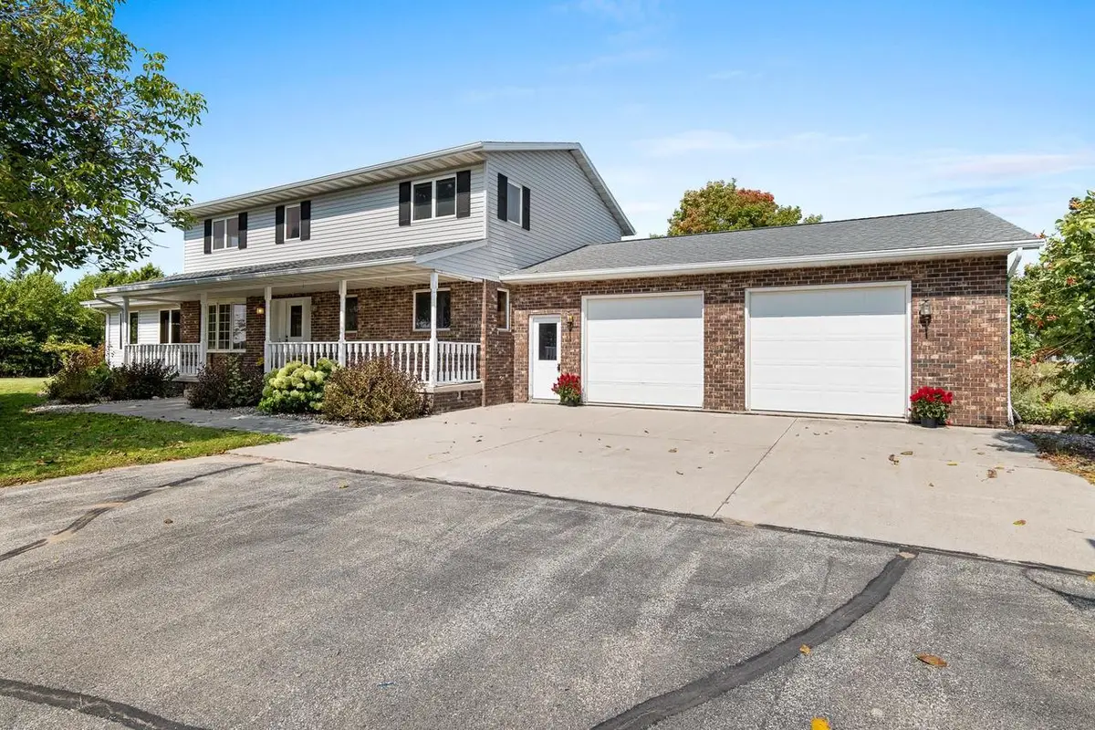 212 APPLE BLOSSOM LANE, Manitowoc, WI 54220 - #1