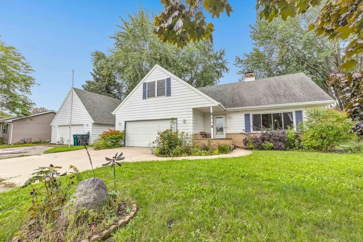 127 W CAPITOL DRIVE, Appleton, WI 54911 - #1