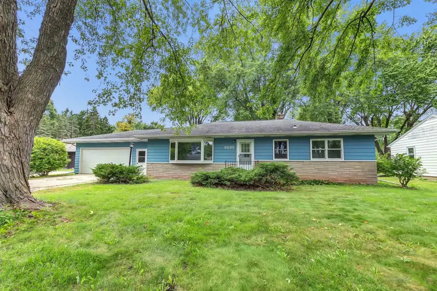 3235 N MORRISON STREET, Appleton, WI 54911 - #2