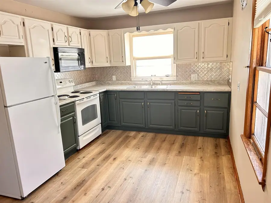 3009 HALL AVENUE, Marinette, WI 54143 - #3