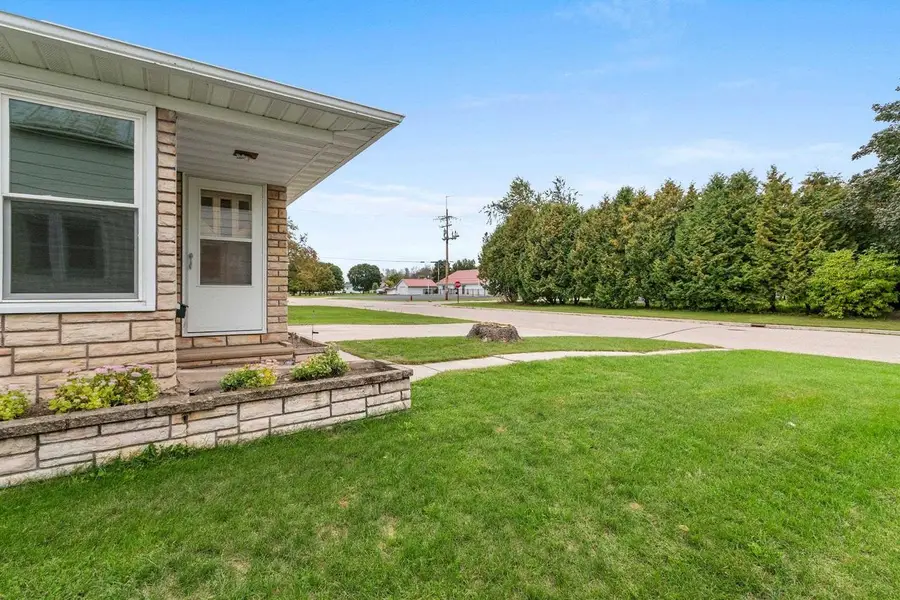 339 CENTER STREET, Oconto, WI 54153 - #2