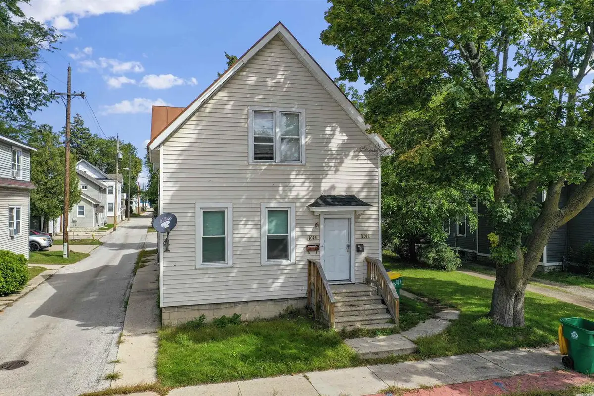 1019 E WALNUT STREET, Green Bay, WI 54301 - #1