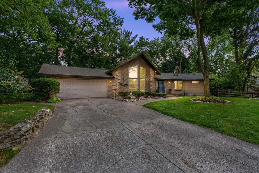 3046 BAY VIEW DRIVE, Green Bay, WI 54311 - #3