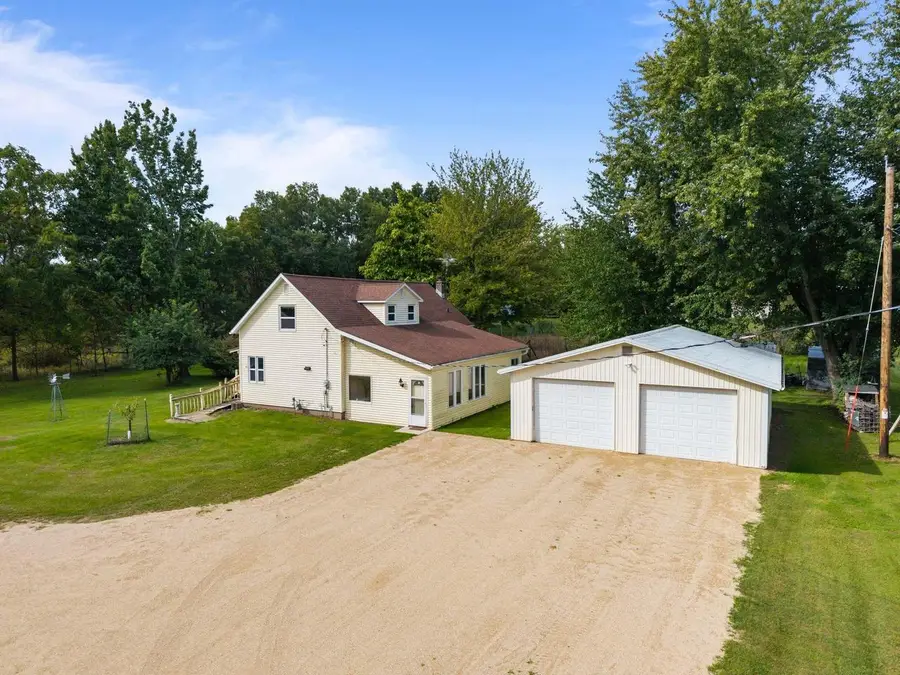 229 W BERLIN STREET, Neshkoro, WI 54960 - #3