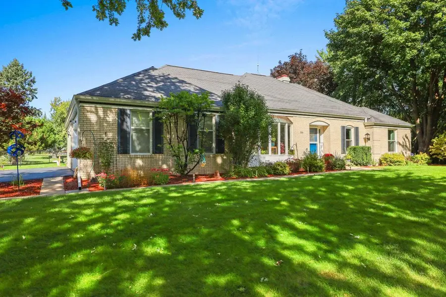 2924 RIDGEWAY DRIVE, Neenah, WI 54956 - #2