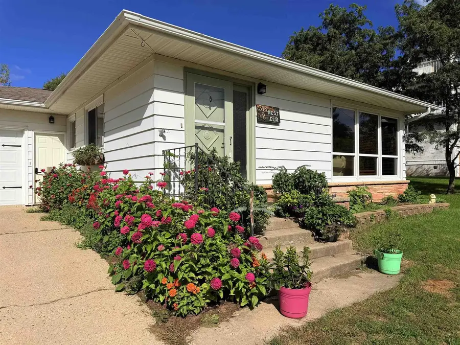 318 W ELM STREET, Wautoma, WI 54982 - #2
