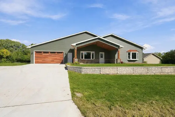 661 E RIVER DRIVE, Omro, WI 54963