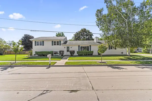 1901 E BLUEBIRD LANE, Appleton, WI 54915