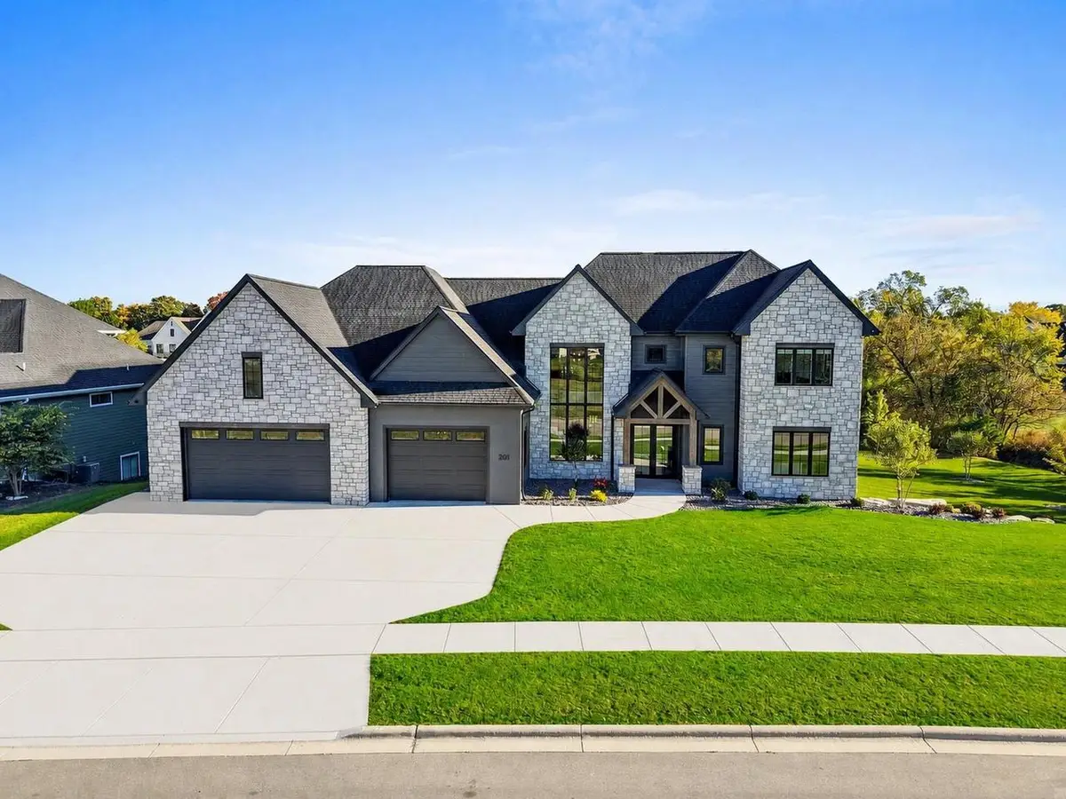 2011 LABYRINTH LANE, De Pere, WI 54115 - #1