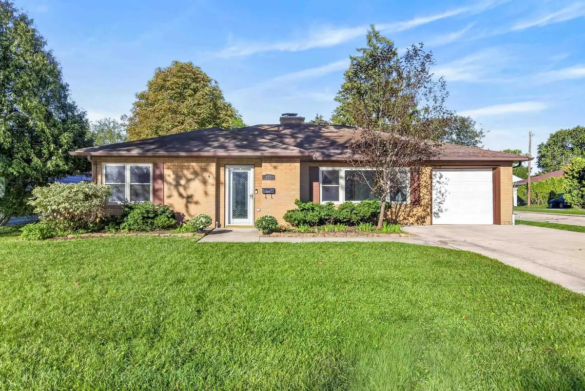 421 S LAKE STREET, Neenah, WI 54956 - #1
