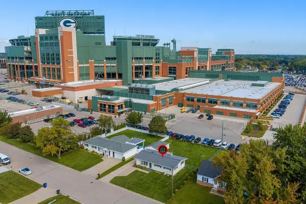 910 STADIUM DRIVE, Green Bay, WI 54304