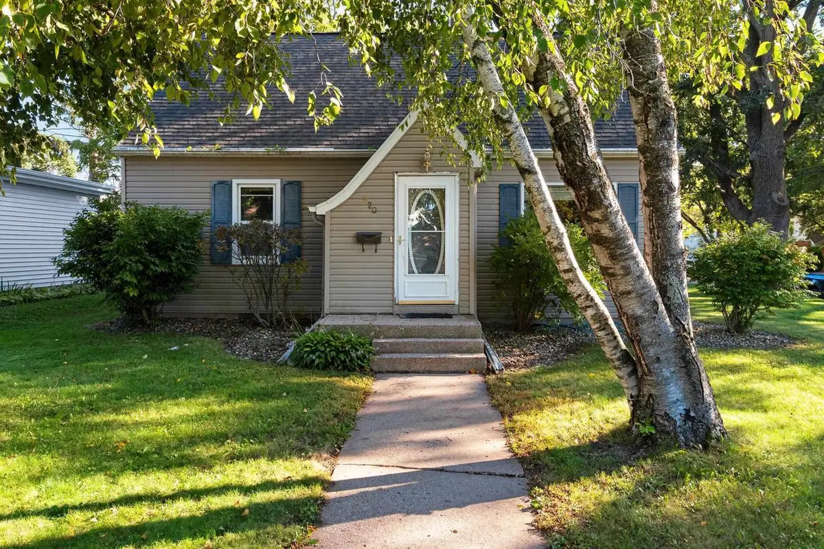 420 W MILLARD STREET, New London, WI 54961 - #1