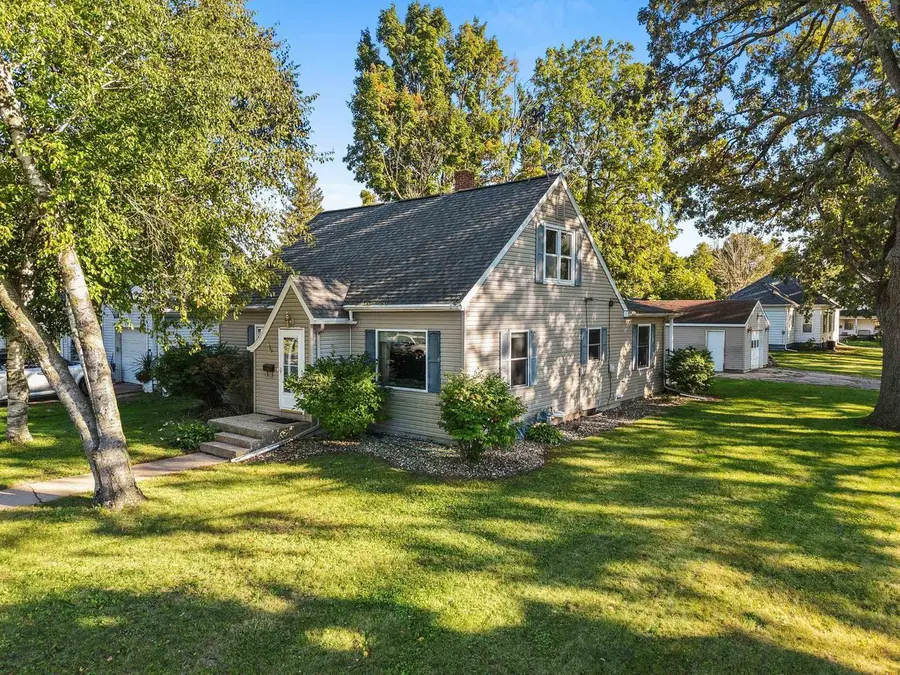420 W MILLARD STREET, New London, WI 54961 - #2
