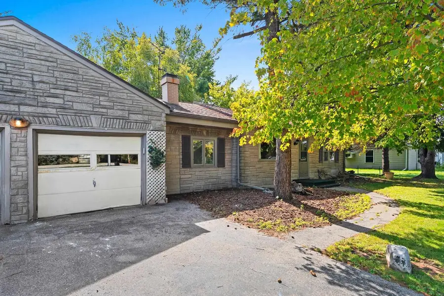 2615 W HIGHWAY DRIVE, Appleton, WI 54914 - #2