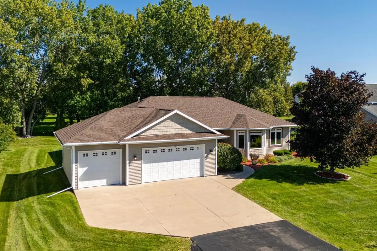 140 THACKERY DRIVE, Oshkosh, WI 54904 - #1