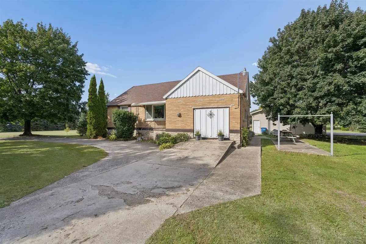 2562 BLACK WOLF AVENUE, Oshkosh, WI 54902 - #1