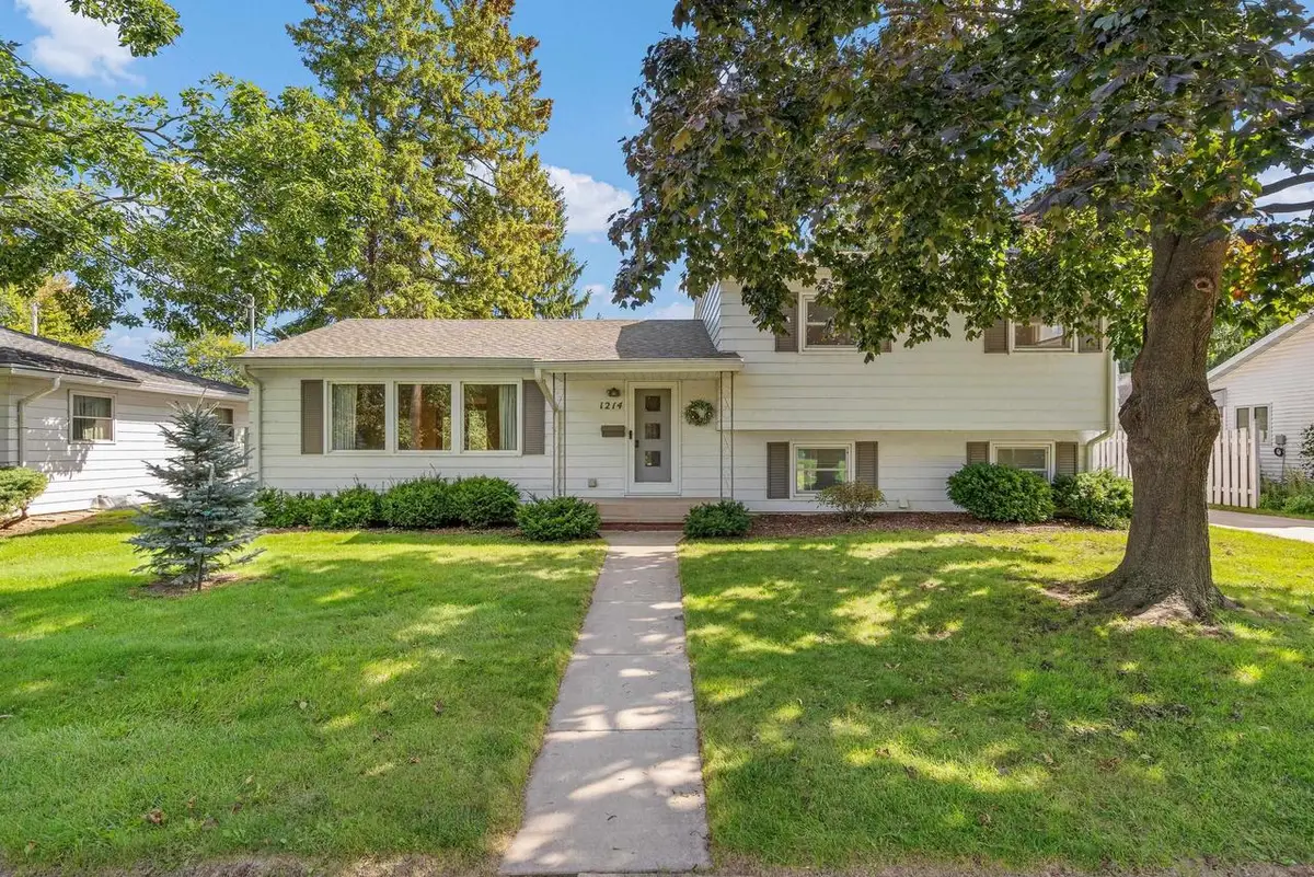 1214 CAMPBELL STREET, Neenah, WI 54956 - #1