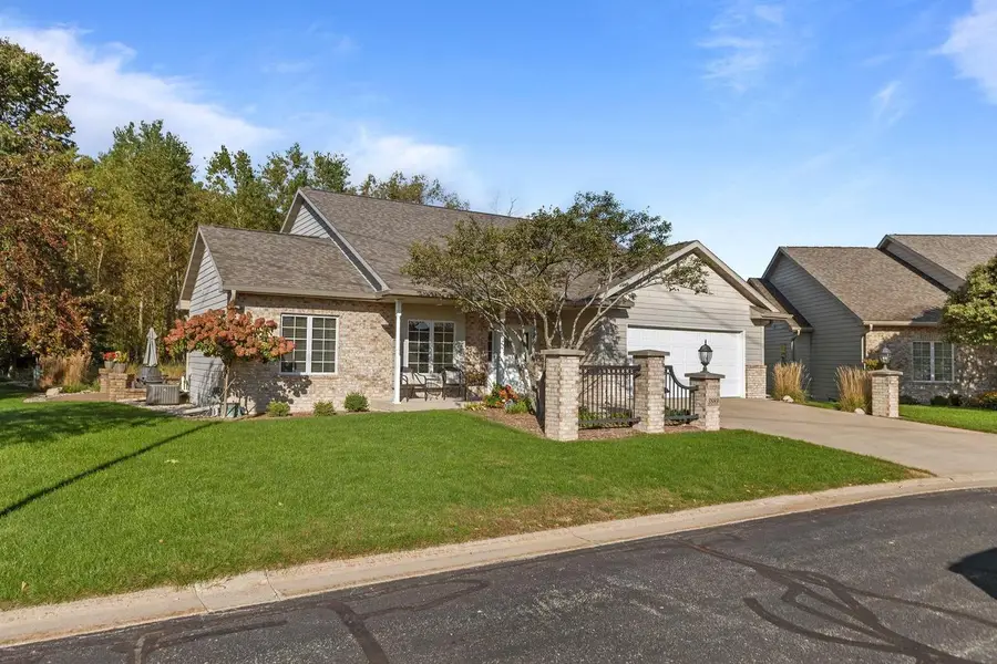 3889 N CROSSCREEK CIRCLE, Appleton, WI 54913 - #3