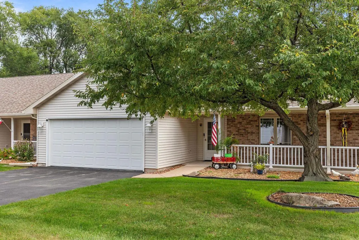 2770 HAVENWOOD DRIVE  #B, Oshkosh, WI 54902 - #1