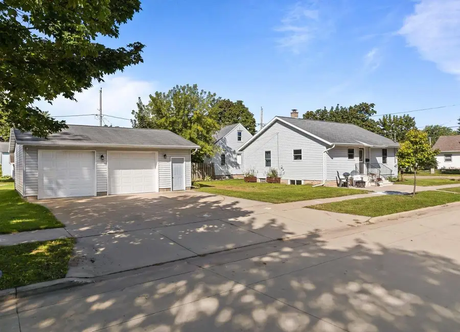 121 E 2ND STREET, Kimberly, WI 54136 - #2