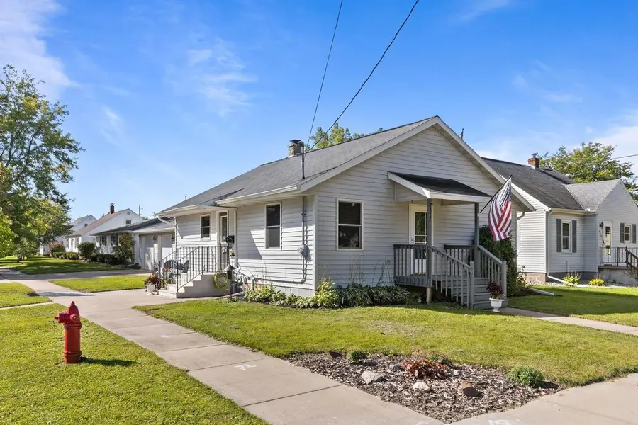 121 E 2ND STREET, Kimberly, WI 54136 - #3