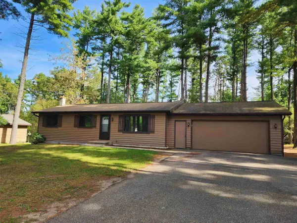 N2555 WOODLAND CIRCLE, Waupaca, WI 54981