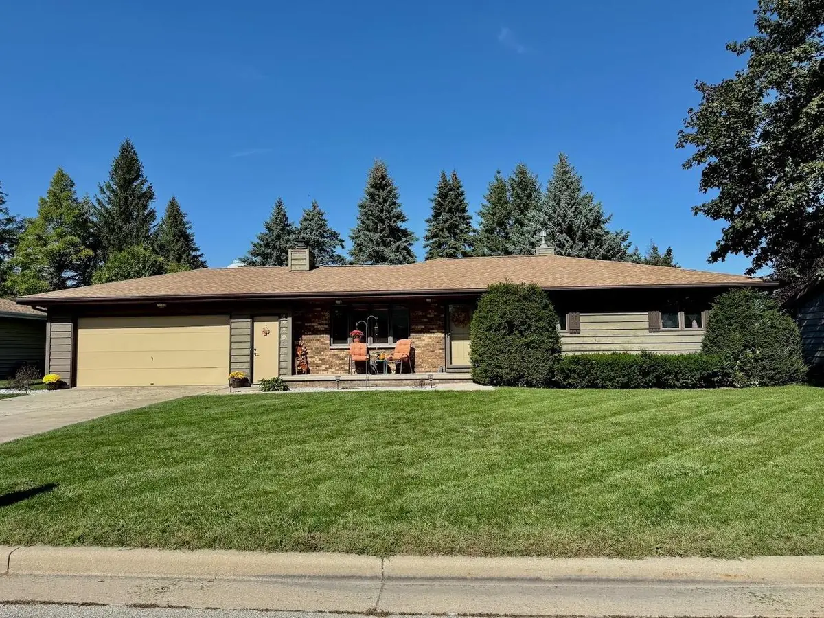 4720 W SUNFLOWER ROAD, Grand Chute, WI 54914 - #1