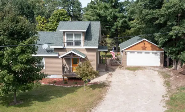 725 SHEARER STREET, Waupaca, WI 54981