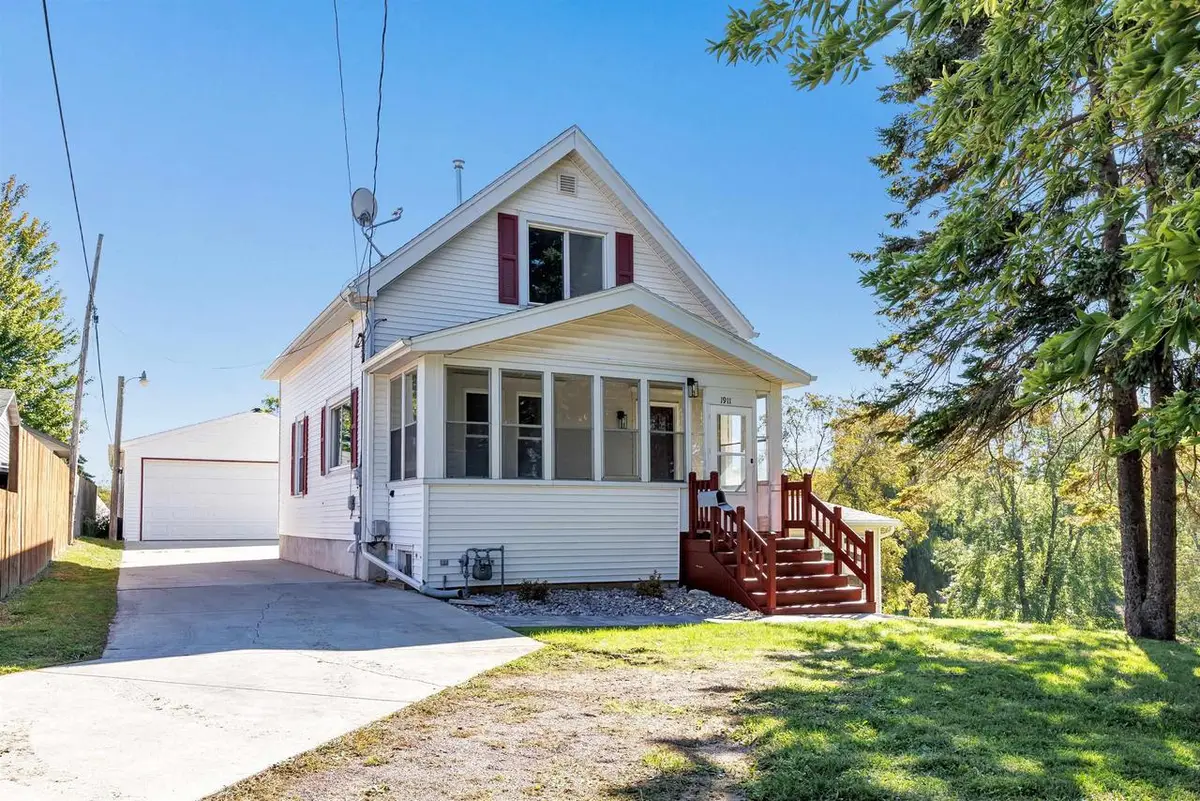 1911 S 13TH STREET, Manitowoc, WI 54220 - #1
