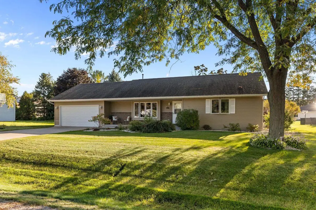 1270 SNOWDON DRIVE, Oshkosh, WI 54904 - #1