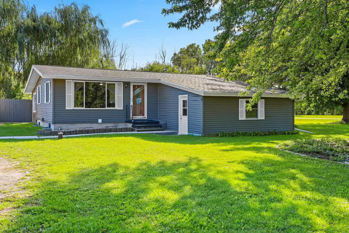 6649 COUNTY ROAD R, Oshkosh, WI 54902 - #1