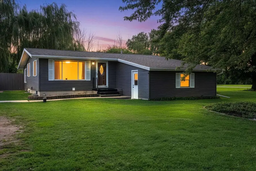 6649 COUNTY ROAD R, Oshkosh, WI 54902 - #2