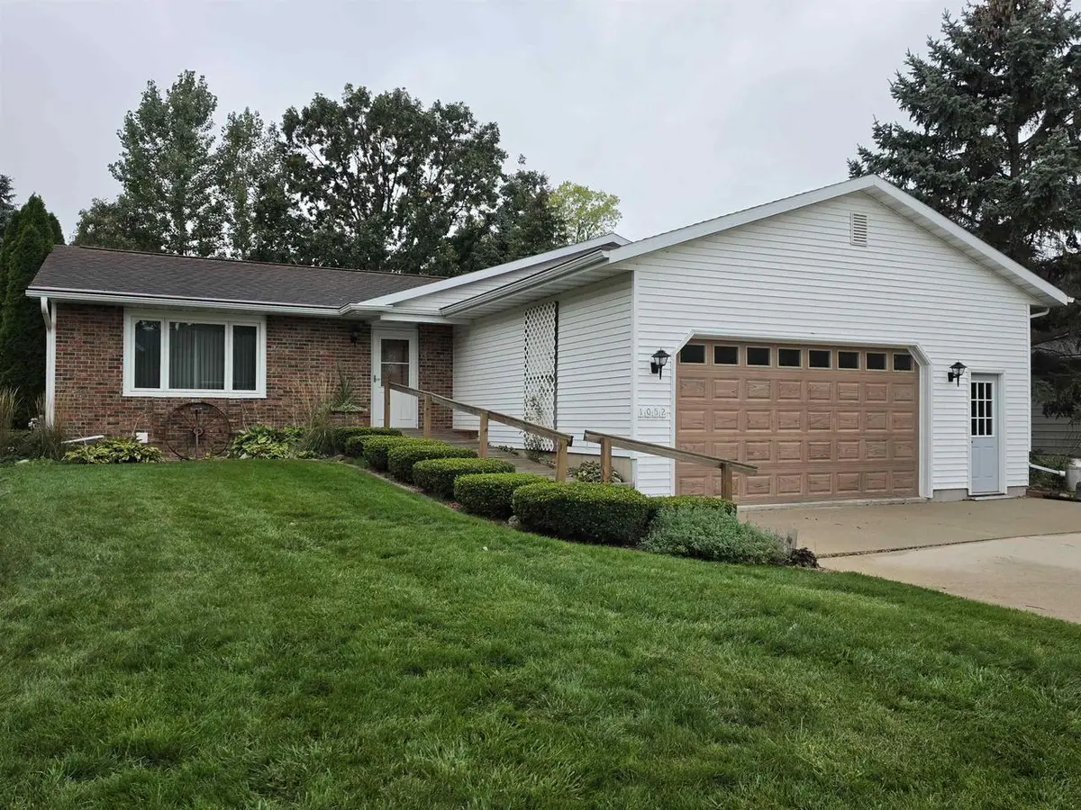 1052 EASTMAN LANE, Fond Du Lac, WI 54935 - #1