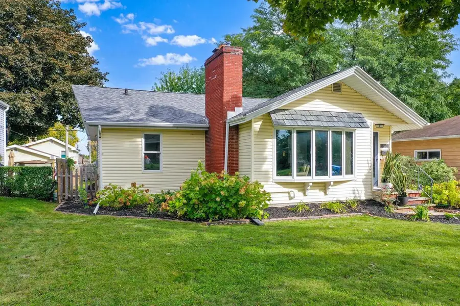 2112 N OWAISSA STREET, Appleton, WI 54911 - #2