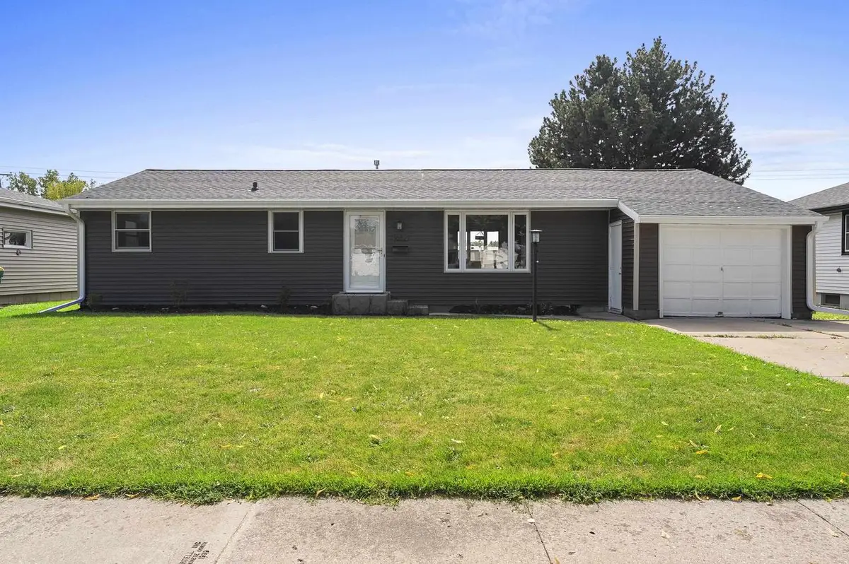 1682 DEBRA LANE, Green Bay, WI 54302 - #1