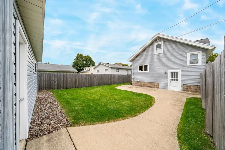 703 N SAWYER STREET, Oshkosh, WI 54902 - #2