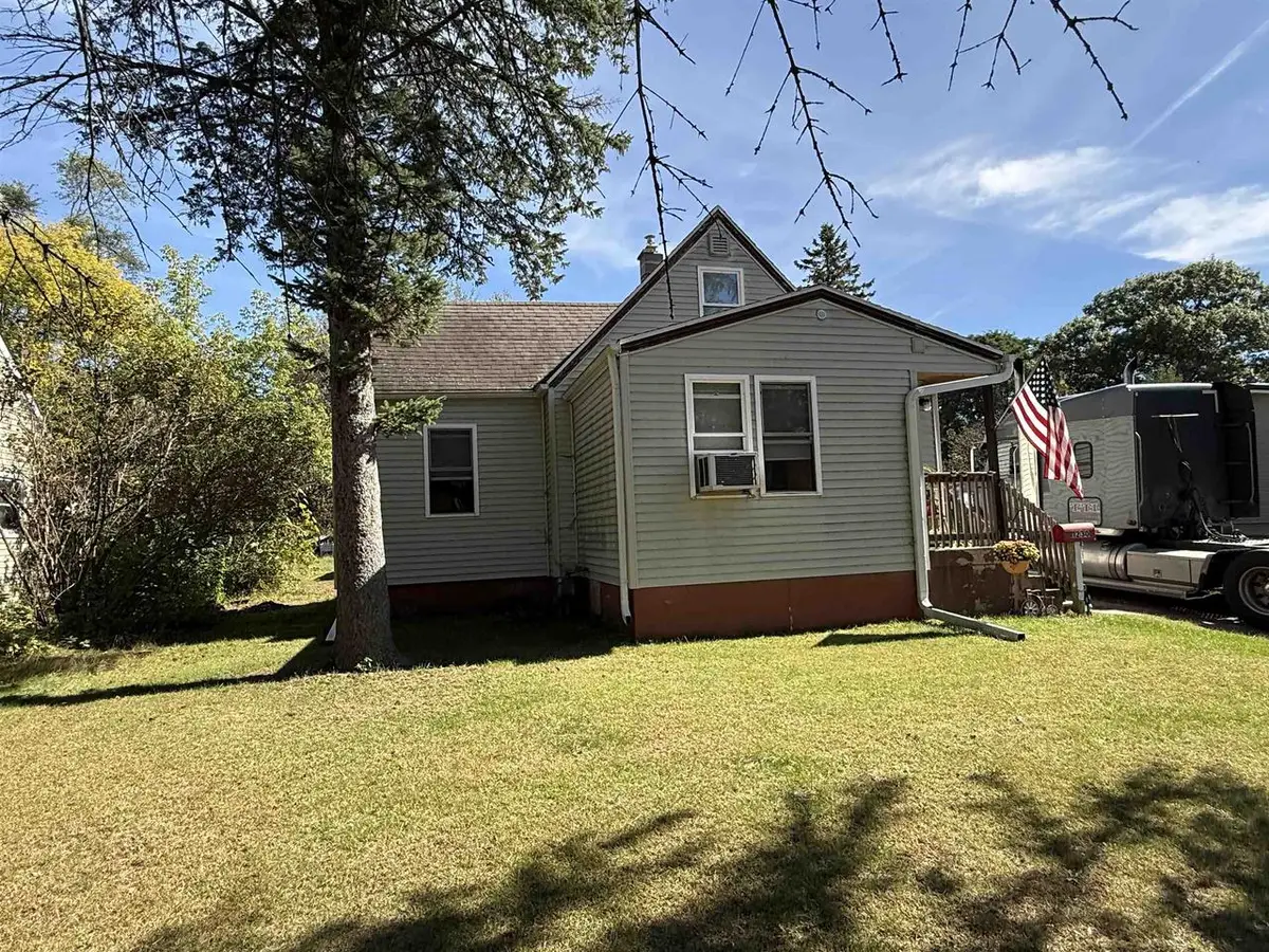 1230 S SMALLEY STREET, Shawano, WI 54166 - #1