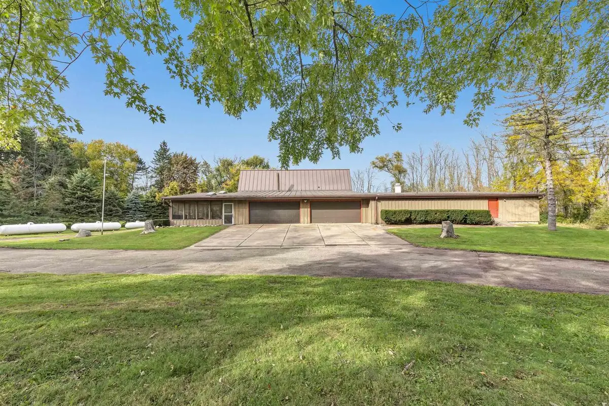 E6562 COUNTY ROAD F, Weyauwega, WI 54983 - #1
