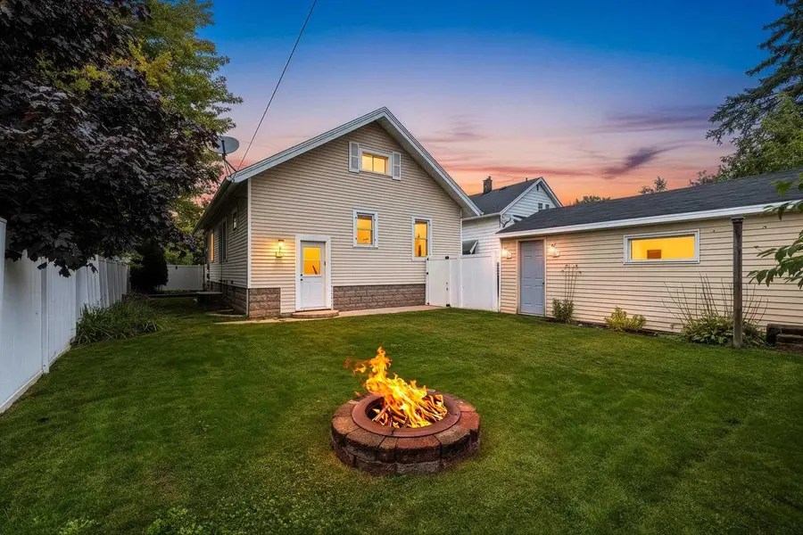 935 W 8TH AVENUE, Oshkosh, WI 54902 - #2