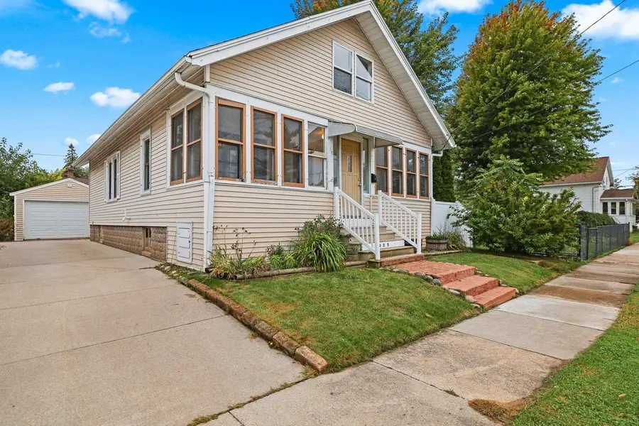 935 W 8TH AVENUE, Oshkosh, WI 54902 - #3