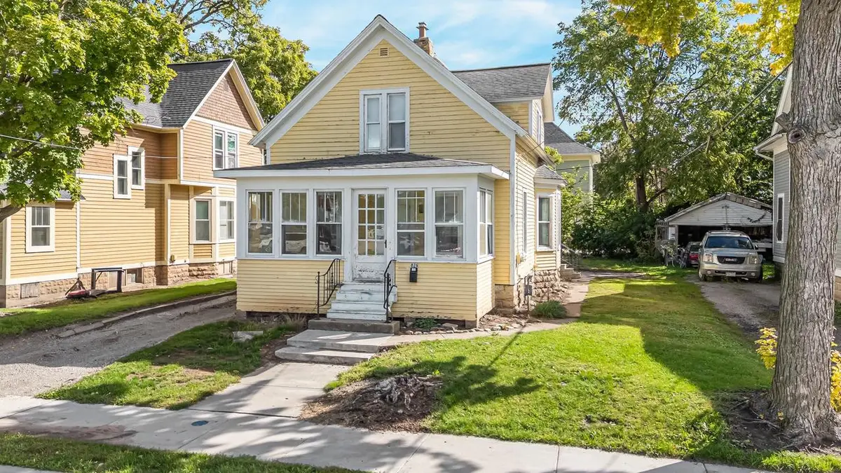 826 MCKINLEY STREET, Oshkosh, WI 54901 - #1