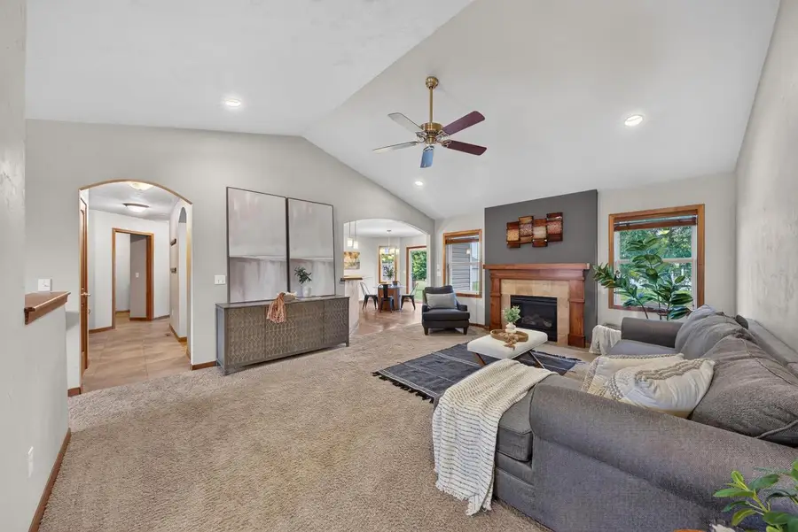 3875 DUCHESS LANE, Oshkosh, WI 54904 - #3