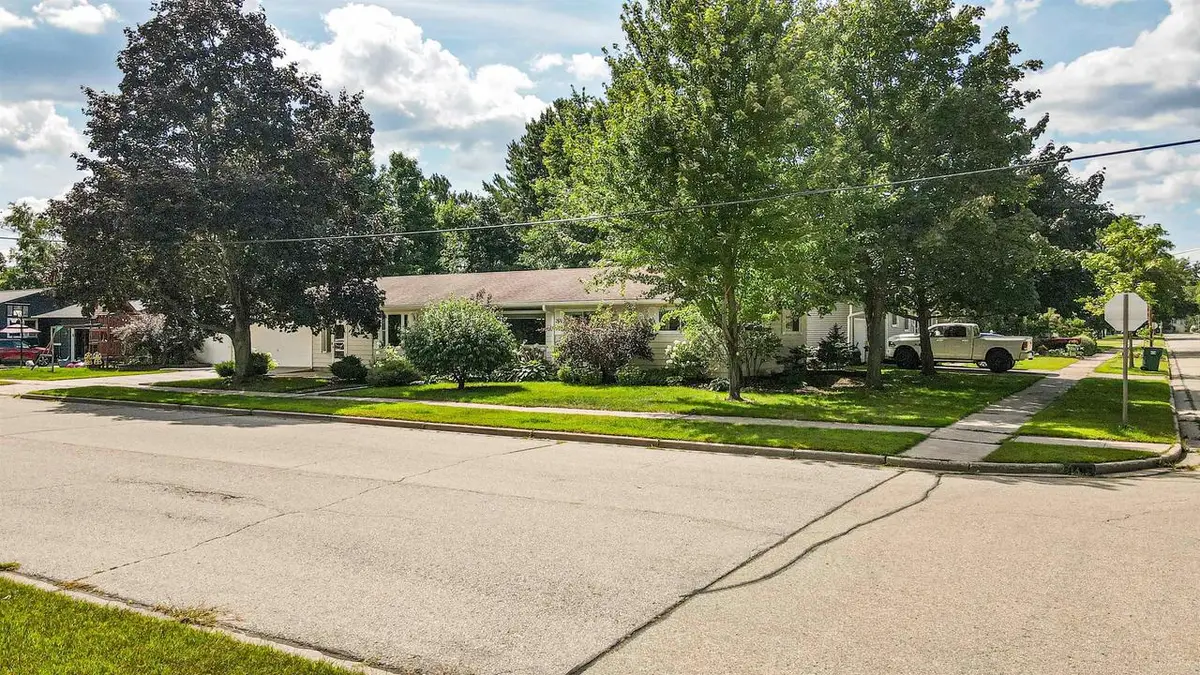 1006 9TH STREET, Waupaca, WI 54981 - #1