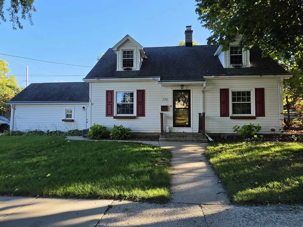 729 W OAK STREET, West Bend, WI 53095 - #1