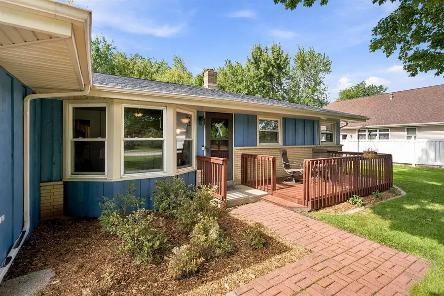 1011 S BLUEMOUND DRIVE, Appleton, WI 54914 - #2