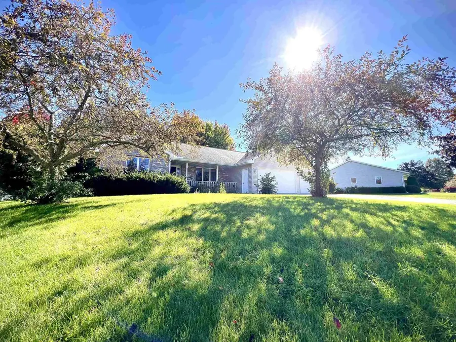2039 MEADOW LINKS DRIVE, New Franken, WI 54229 - #2