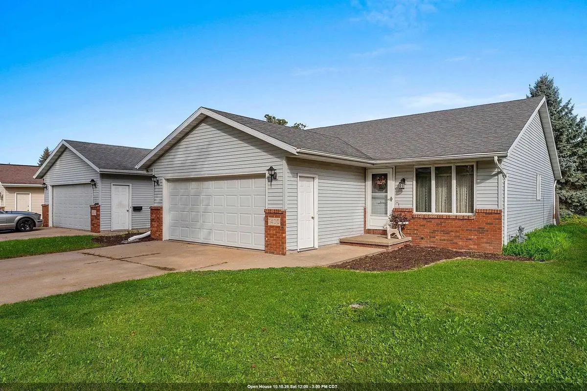1400 W WEILAND LANE, Appleton, WI 54914 - #1