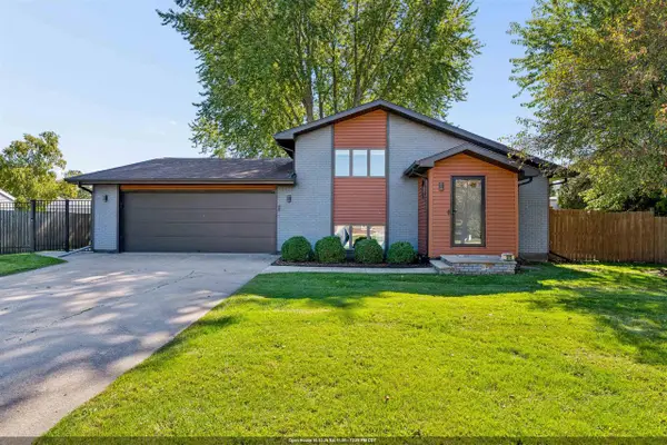 915 BAVARIAN COURT, Oshkosh, WI 54901