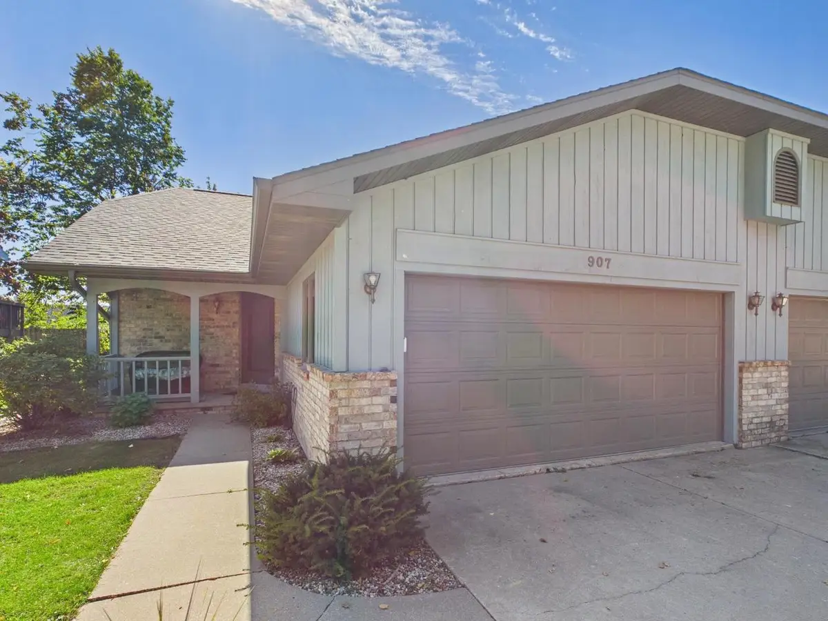 907 W RIDGEVIEW DRIVE, Appleton, WI 54914 - #1